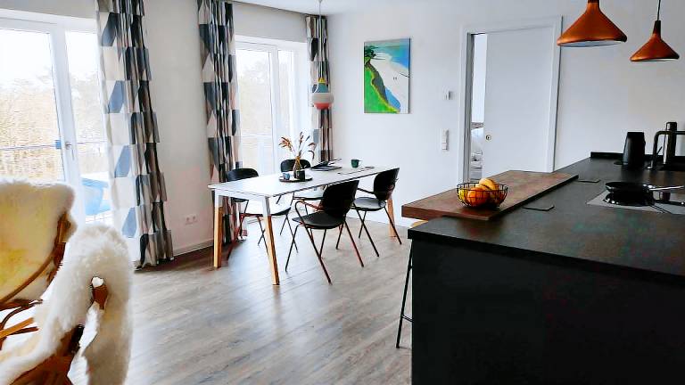 FeWo Treibholz: Komfortables 81m² Apartment mit Balkon, 2 Bädern & Strandzugang — photo 4