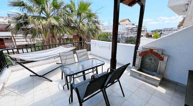 Holiday apartment with patio — photo 3