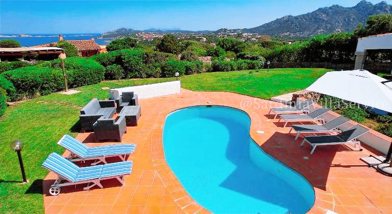Villa with private pool, BBQ & garden — photo 3