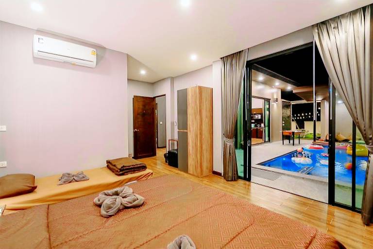Villa with pool, garden & barbecue — photo 2