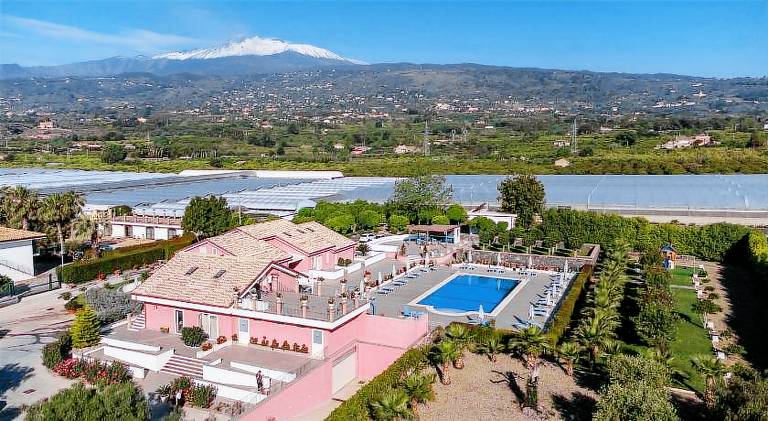 Beautiful farm with barbecue, terrace & pool | Pets allowed in Mascali