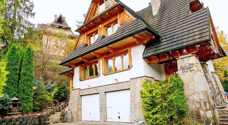 Rental apartment with barbecue, yard & patio in Zakopane