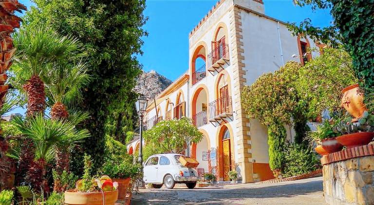 Rental apartment with barbeque, garden & patio | Dogs allowed in Cefalù