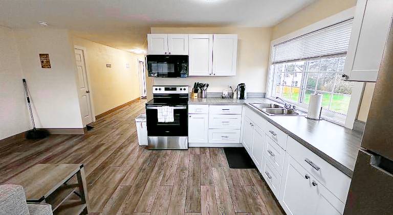 Coastal Inn & Suites — photo 5