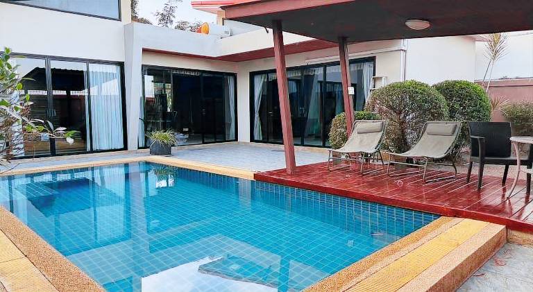Vacation home with pool in Rawai