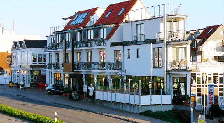 Serviced apartment with 3 rooms for 6 persons in Esens
