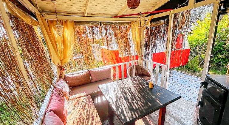 Mona Glamping Caravan Suites — photo 2