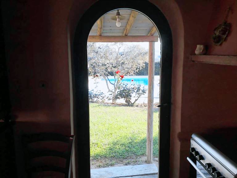House with yard, pool & barbecue — photo 5