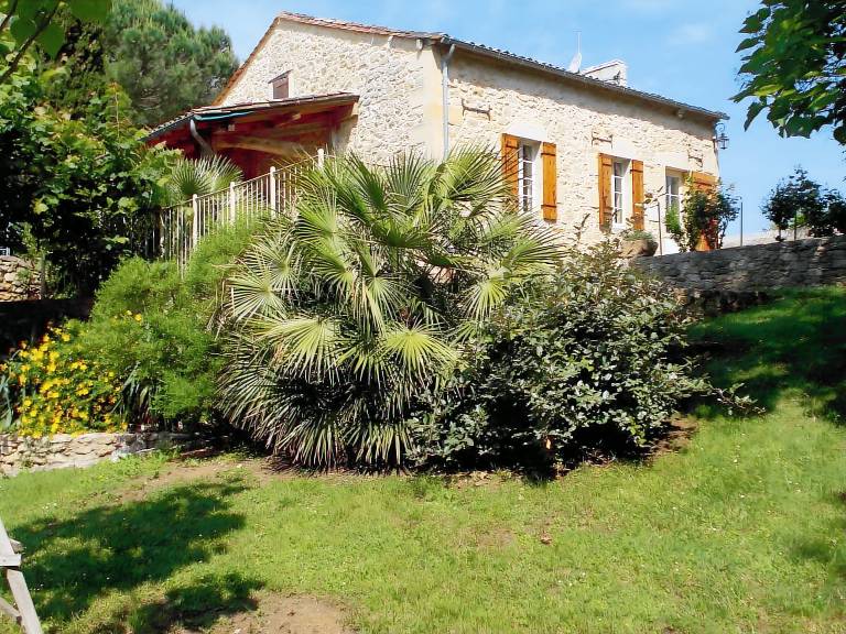 Vacation home with garden, terrace & BBQ | Garden view — photo 2