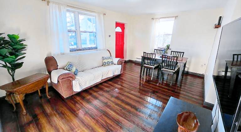 Vacation home with 3 rooms for 8 persons in New York, NY