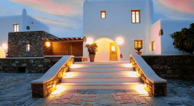 Villa with private pool, yard & patio — photo 4