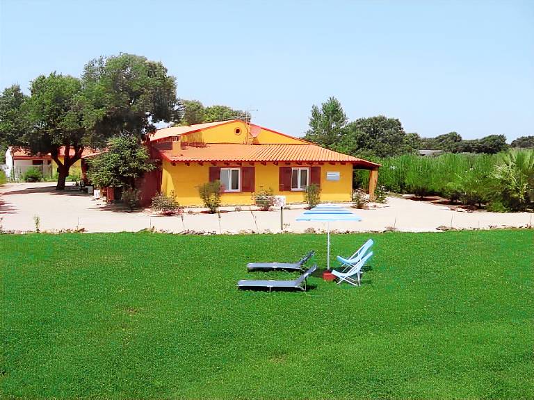 Vacation home with garden & BBQ in Olmedo