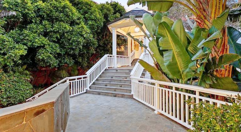 Malibu Dunes by Fieldtrip Expansive Hamptons-Style Estate w Private Beach Backyard — photo 5