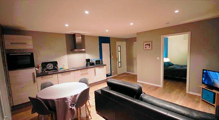 Holiday apartment with patio & yard — photo 2