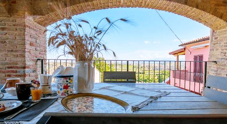 Apartment with grill, patio & yard in Teramo