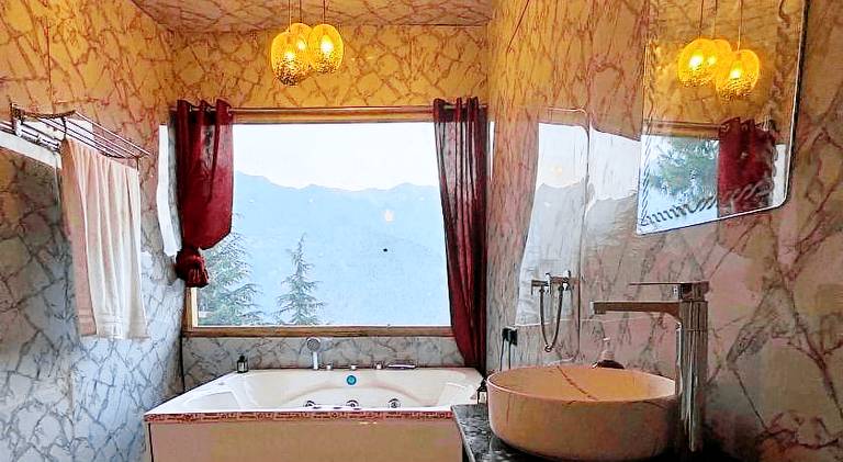 Cabin with jacuzzi & garden — photo 2