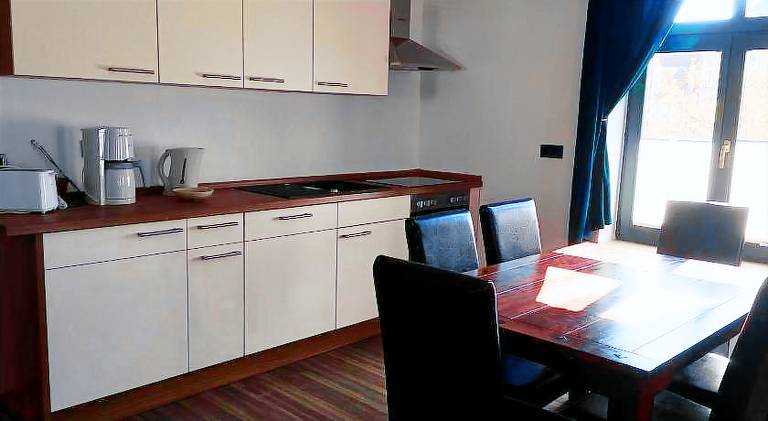 Apartment with barbecue & yard | Pets allowed — photo 2