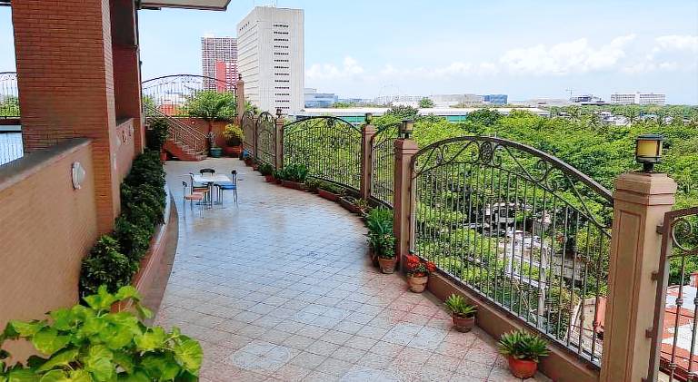 Serviced apartment with terrace, garden & pool — photo 5