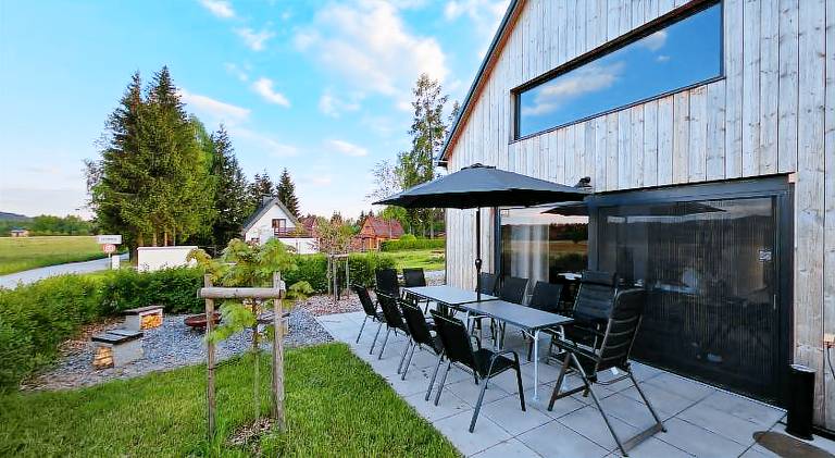 Apartment with patio — photo 4