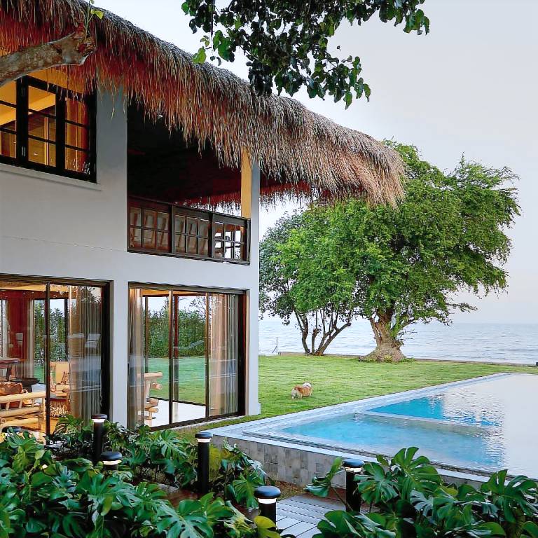 Mola-Mola Beachfront Villa by Yudee Assets in Phetchaburi