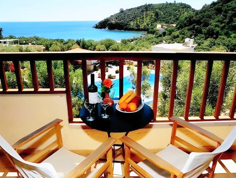 Serviced apartment with garden, terrace & pool | Close to the beach | Pet-friendly — photo 4