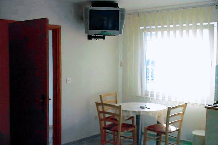 Apartment with barbecue & patio | Pet-friendly — photo 4