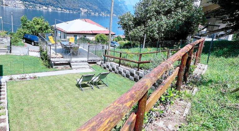 Vacation home with barbeque, yard & patio — photo 5