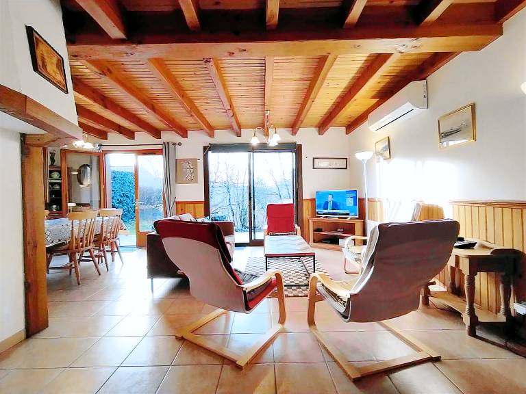 Fully equipped lovely chalet with grill, yard & pool | Pets allowed — photo 5
