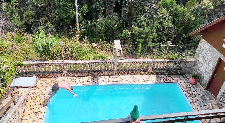 House with pool — photo 4