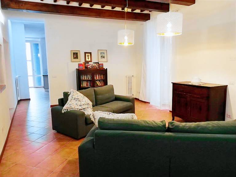 Holiday apartment with yard | City view — photo 5