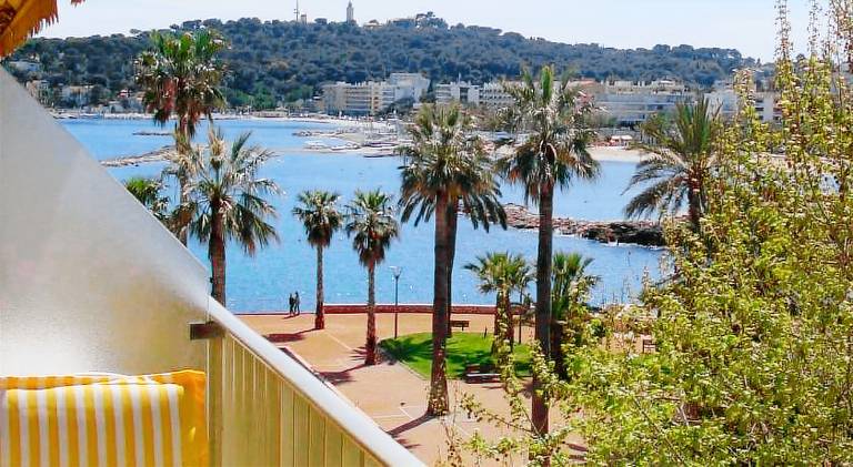 Holiday apartment with private pool & terrace in Antibes
