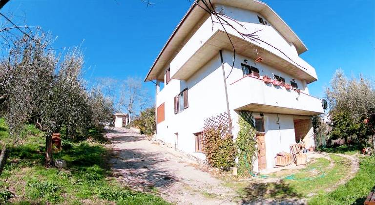 House with 2 rooms for 5 persons — photo 4