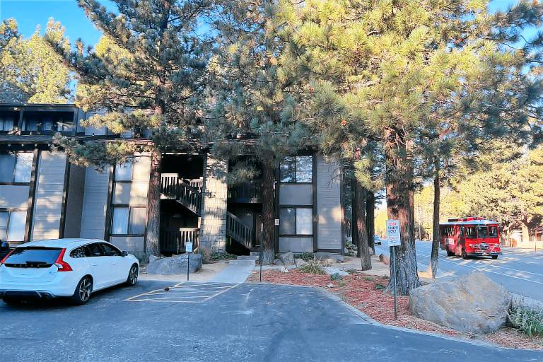 Mammoth Lakes Condo w/ Pool + Spa Access! — photo 3