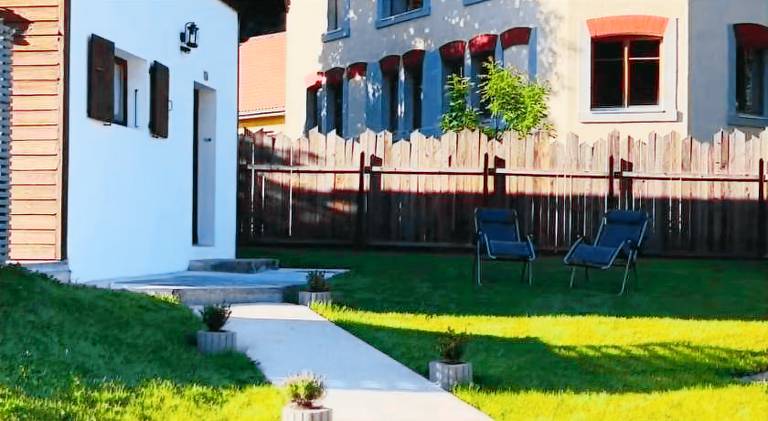 House with hot tub | Pets are welcome — photo 4