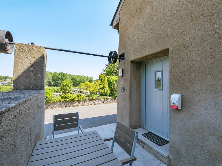 Family-oriented wonderful cottage with yard & pool | Pets allowed — photo 3