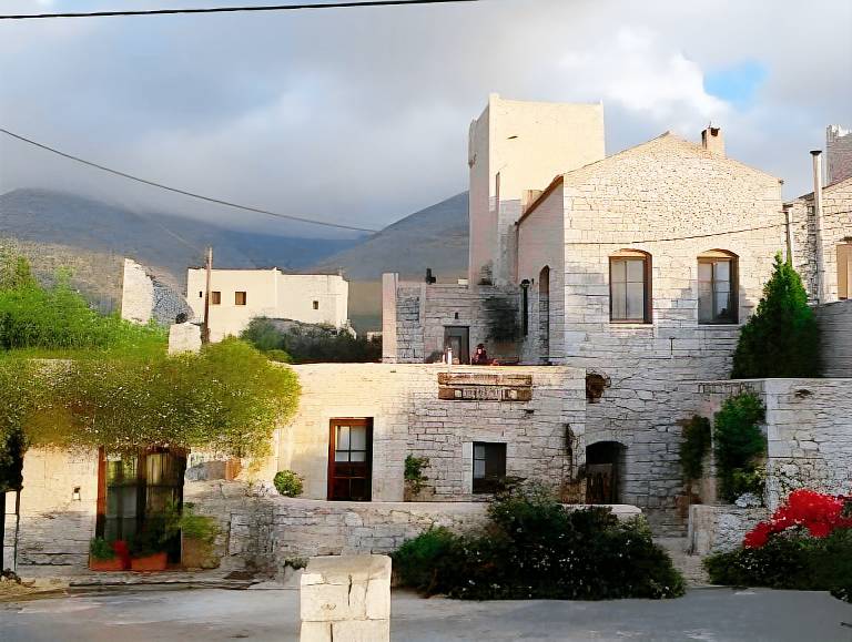 Lovely holiday apartment with yard, terrace & BBQ | Suitable for remote work | Dogs allowed in East Mani