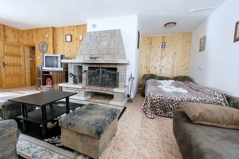 Villa with grill, hot tub & garden — photo 2