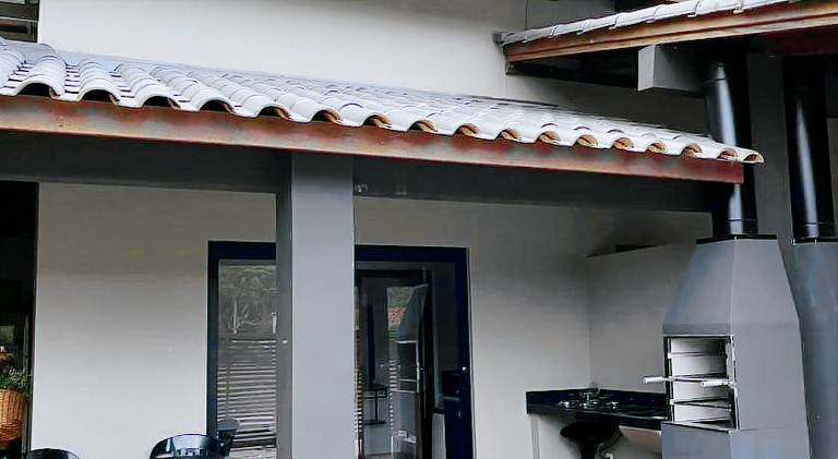 Holiday apartment with barbeque & yard — photo 5