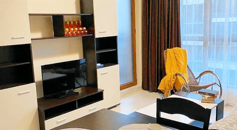 Rental apartment with patio, jacuzzi & private pool — photo 4