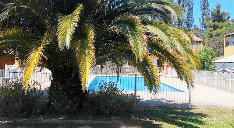 Holiday apartment with terrace & pool — photo 3