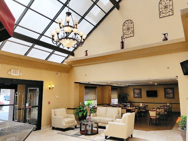Comfort Inn and Suites — photo 4