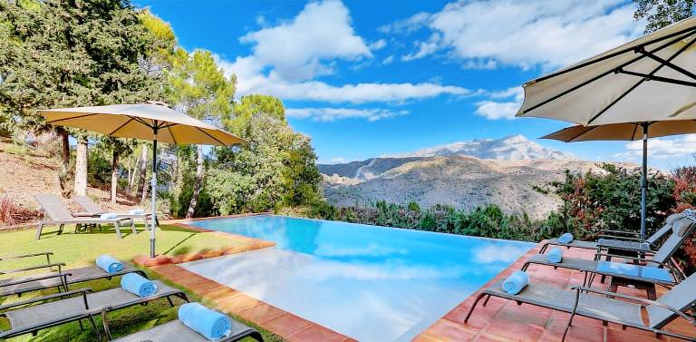 Paradisiacal Villa in Benahavís with Jacuzzi and Private Pool in Benahavis