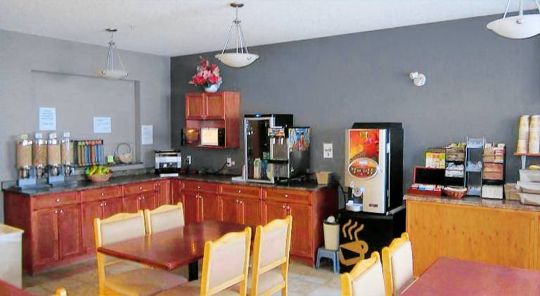 Lakeview Inns & Suites - Fort Nelson — photo 5