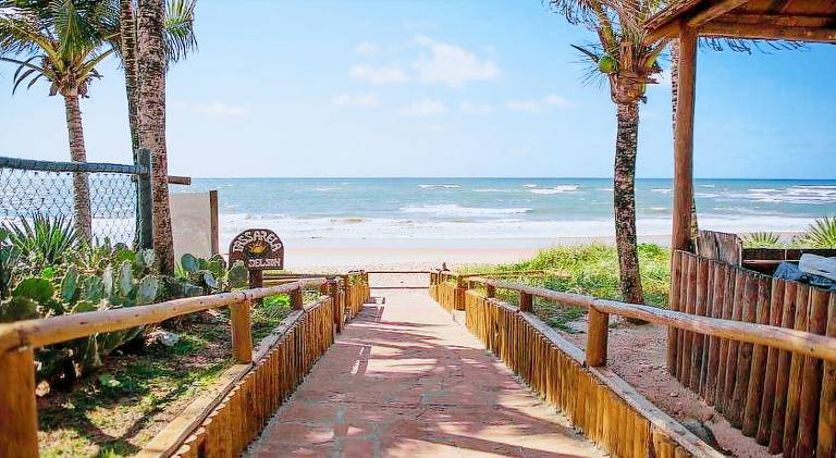 Holiday apartment with garden, pool & grill in Camaçari