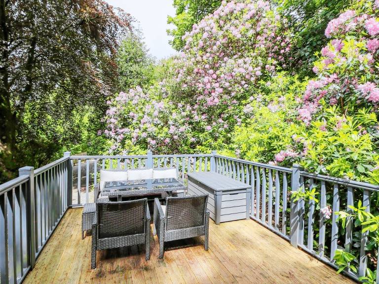 Cottage with garden — photo 2