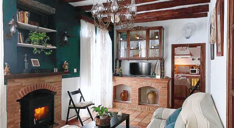 Charming vacation home with hot tub | Pets allowed — photo 2