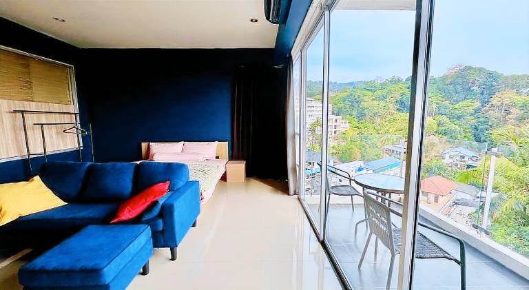 Lovely rental apartment with patio, yard & pool | Pets allowed — photo 4