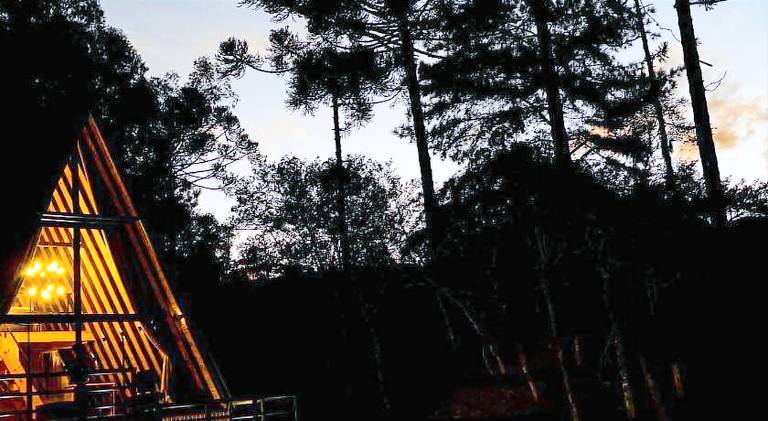 Lodge with patio, jacuzzi & yard in Urubici