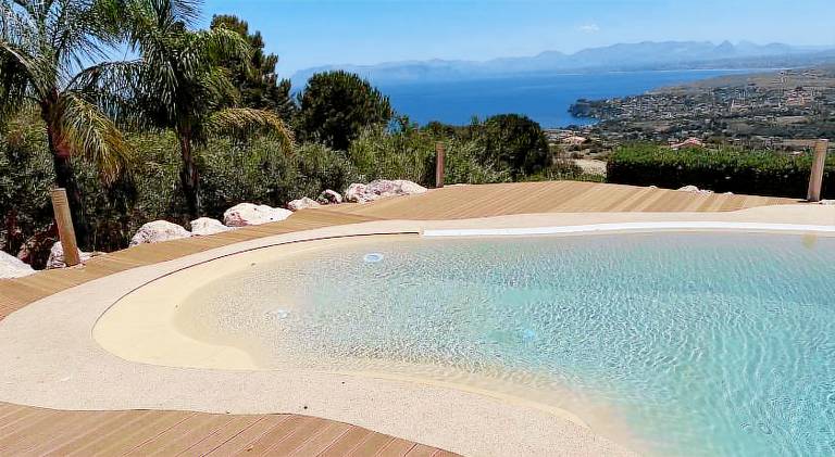 Villa with yard, private pool & terrace | Pets allowed — photo 3
