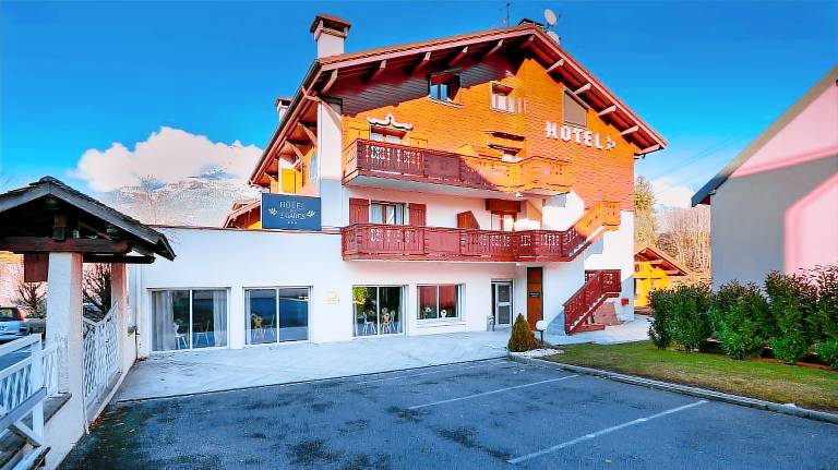 Hotel Des Deux Gares in Combloux